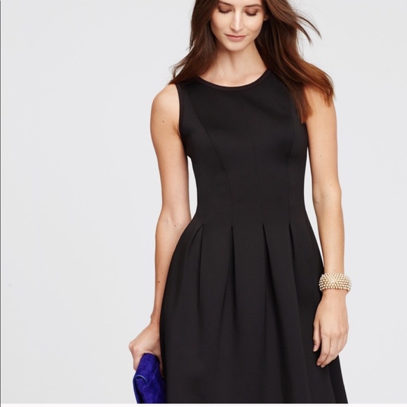 Ann Taylor- Laser-cut dress - Picture 4 of 5